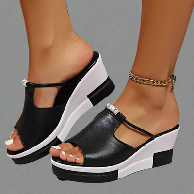 Thyra | White Wedge Sandals