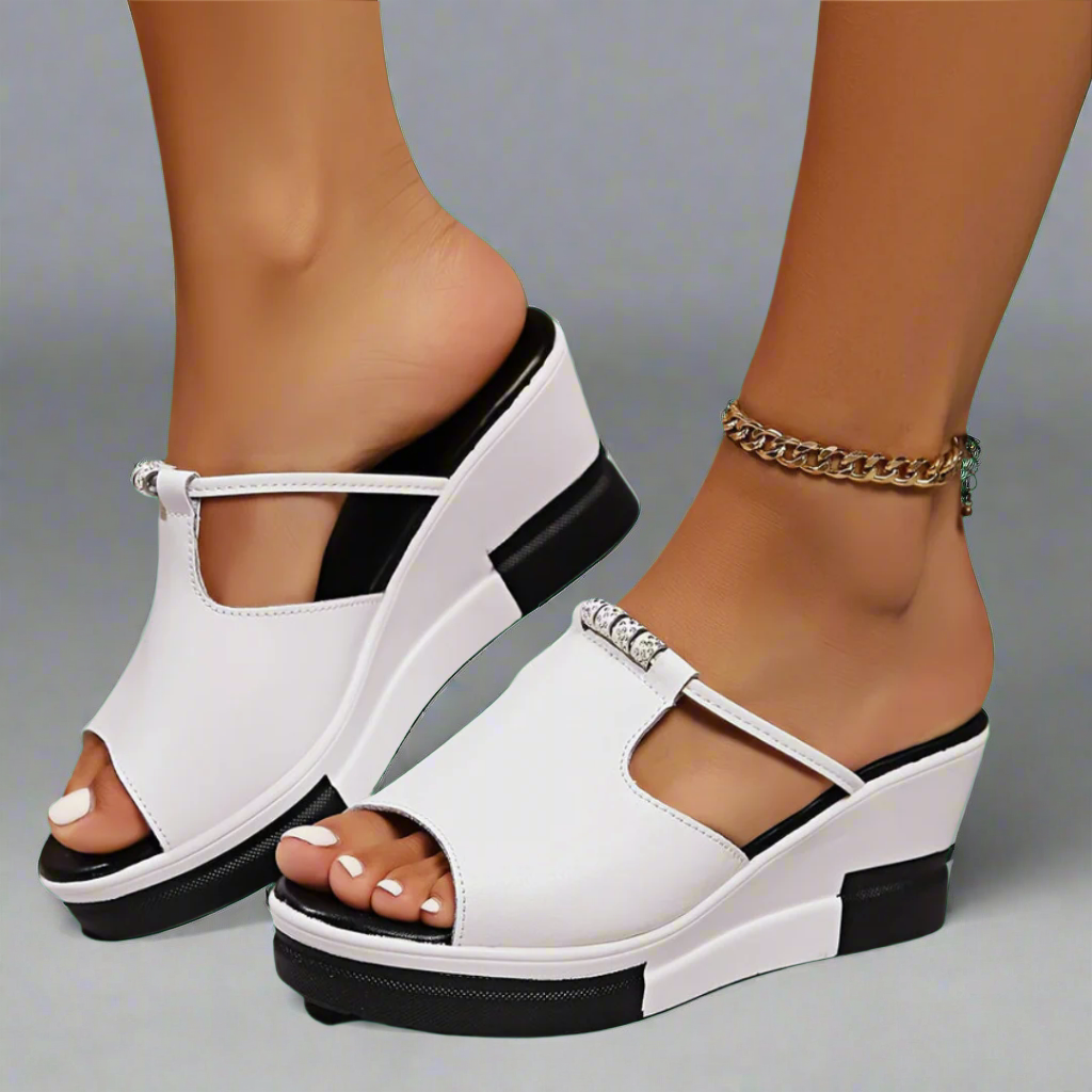 Thyra | White Wedge Sandals
