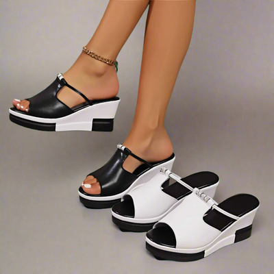 Thyra | White Wedge Sandals