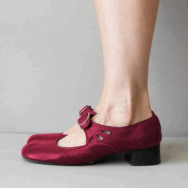 Savannah | Classic Buckle Heel